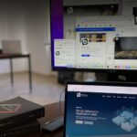 Il nuovo sito BNOW su monitor e portatile in ufficio
